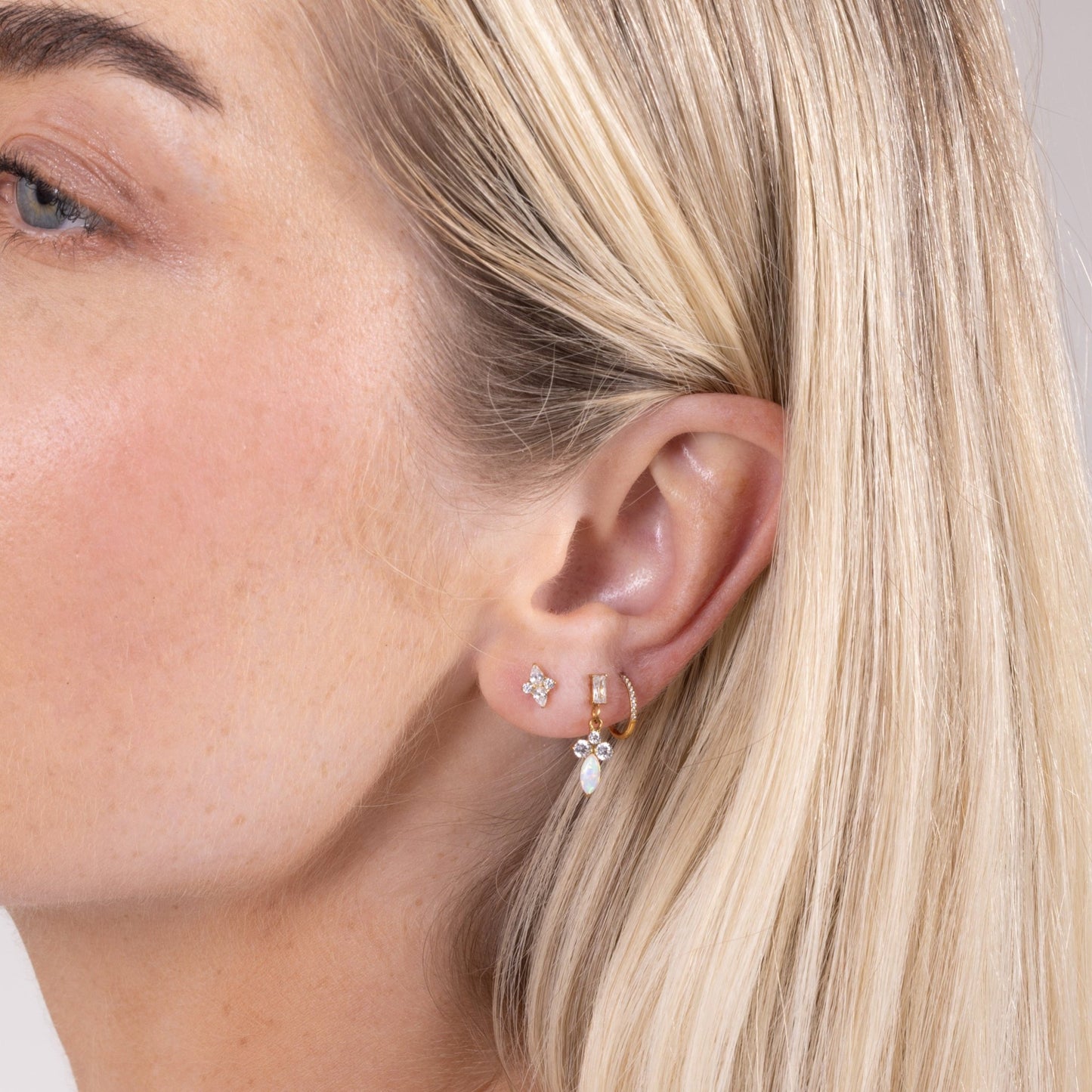 Radiant Cluster Stud in Gold — titanium — Rhokea