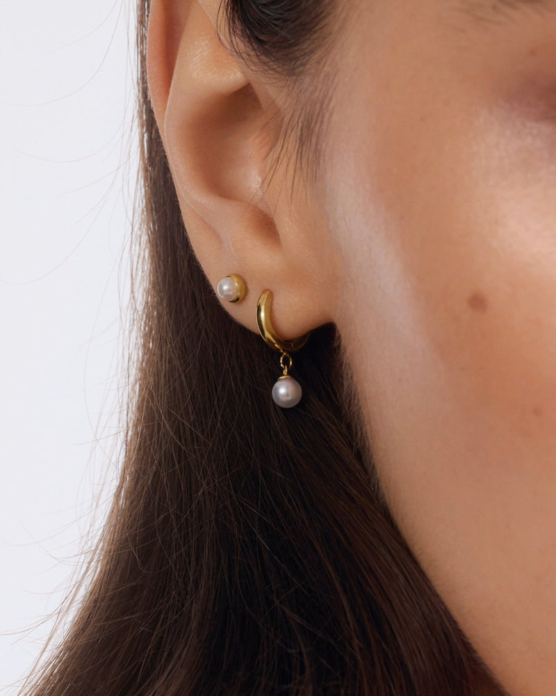 Freshwater Pearl Huggie Hoop Earrings in Gold — titanium — Rhokea